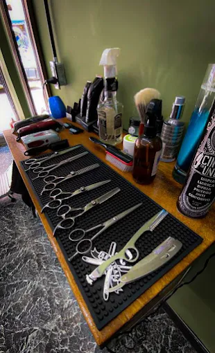 Herramientas de barbería para arreglo de barba en San Telmo